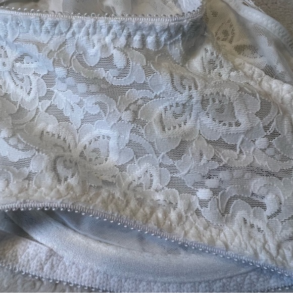 Bali Women’s White Lace Underwire Bra 38DD - Picture 10 of 12